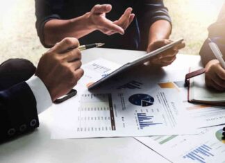 Navigating Economic Uncertainty: The Role of a Katy, TX, Financial Advisor in Business Resilience Financial Advisor